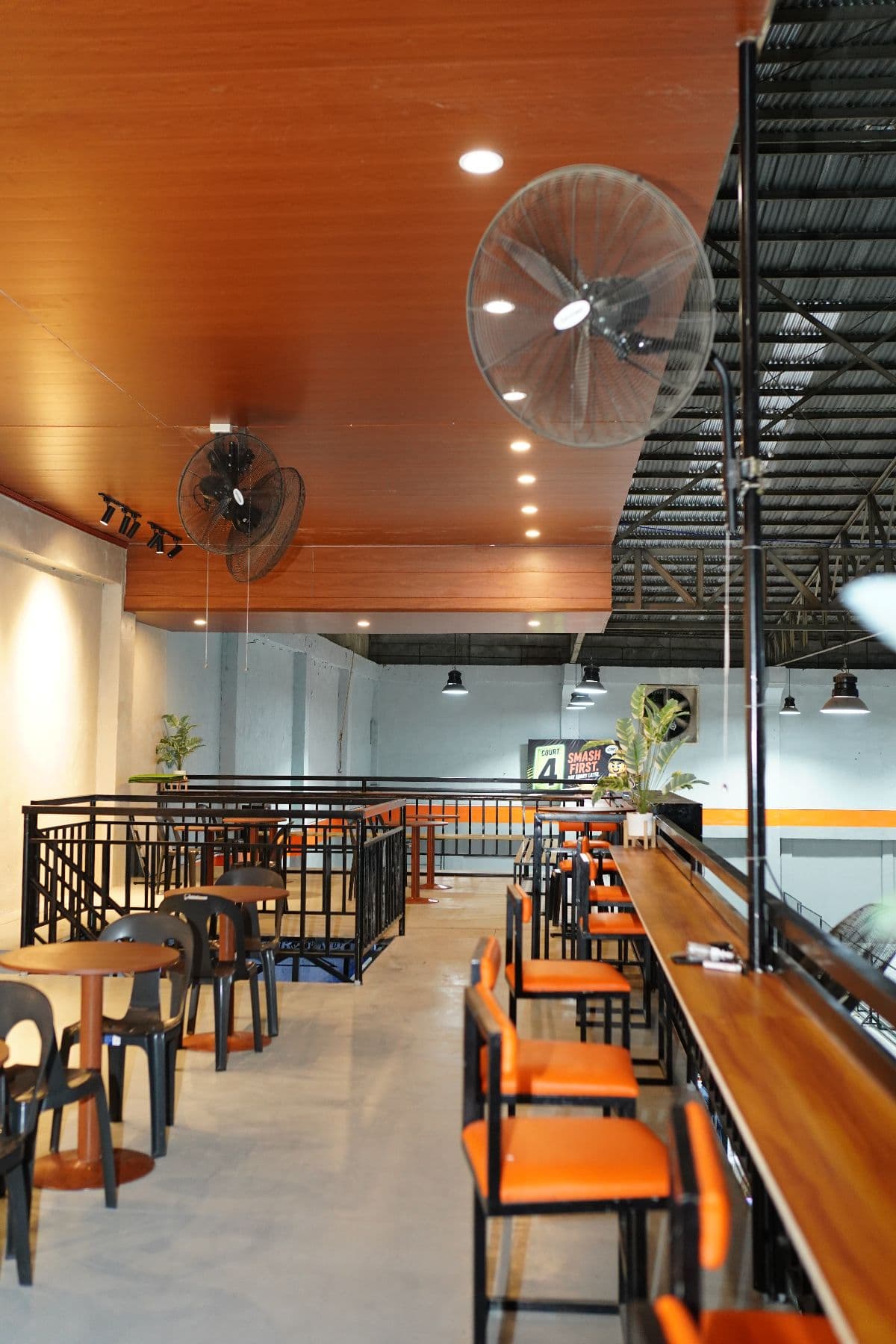 Lounge and café